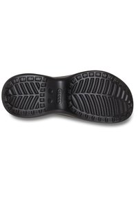 Suela de zapato de goma negra con un diseño de banda de rodadura estampado, que presenta puntos de tracción circulares y rectangulares para un mejor agarre y durabilidad.