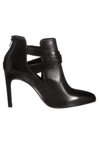 Czarny skórzany botek za kostkę z ostro zakończonym noskiem, otwartymi bocznymi paskami i wysokim obcasem w kształcie szpilki. Posiada zamek błyskawiczny z tyłu do zapięcia.