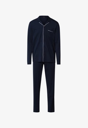 Marineblauw pyjamapak gemaakt van zacht materiaal; bevat een knoopshirt met een zak en bijpassende broeken. Heeft witte biezen accenten.