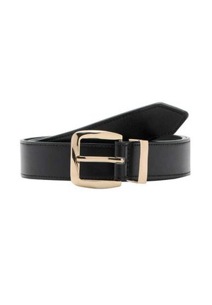 Ceinture en cuir noir avec une boucle rectangulaire dorée brillante et une boucle dorée assortie, enroulée sur un fond blanc.