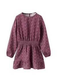 Fialové květinové šaty s dlouhými rukávy, vyšitým pasem a rozšířeným lemem. Vyrobené z lehkého materiálu s jemným texturovaným vzhledem.