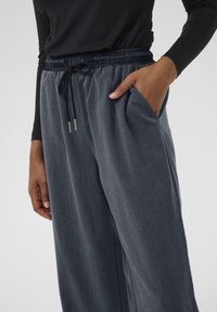 Kaffe NEVIL - Broek - dark grey melange