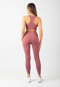 Carlheim Leggings - Byxor - berry