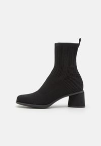 Unausgewählt, black