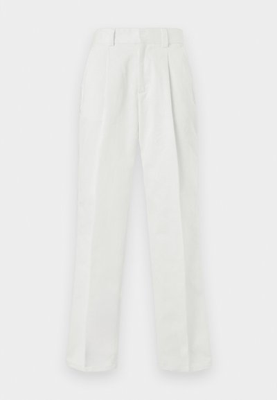 Calças brancas de cintura alta, feitas de um tecido suave, com um design de perna reta, frente plissada e bolsos laterais.