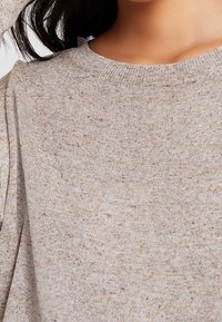 YAS Sweter