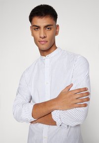 Lindbergh MANDERIN SUPERFLEX OXFORD - Camicia - white