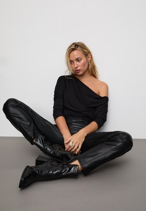 Stradivarius HEEL WITH STRETCH LEGS - Bottines - black