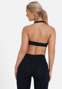 SQUATPROOF EVE SEAMLESS HALTER  - Sportski grudnjak sa srednje jakom potporom - black