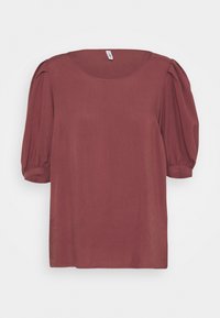 Bordowy top z bufkami i okrągłym dekoltem, wykonany z lekkiej tkaniny, z marszczeniami na rękawach i luźnym krojem.