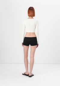 Gina Tricot BASIC FOLDED HOT PANTS - Šortky - black