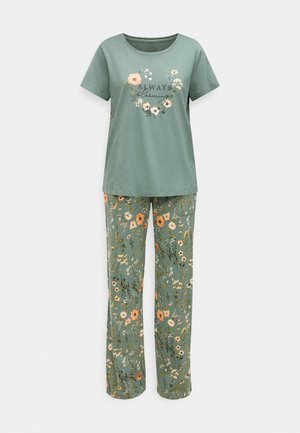 Ensemble de pyjama vert comprenant un haut à manches courtes avec un imprimé floral et le texte "Always dreaming", associé à un pantalon à motifs dans des teintes similaires.