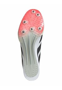 Sole di scarpa in bianco e nero con un motivo di presa testurizzato, sei tacchetti argentati prominenti su un accento rosso e una sezione trasparente.