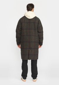 REVOLUTION Mantel - darkgreen