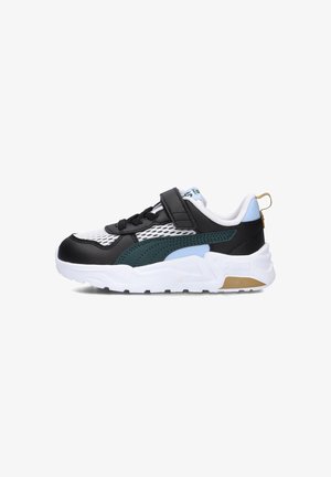 Sneaker nera e verde acqua con dettagli in mesh, intersuola bianca e cinturino regolabile, caratterizzata da un accento blu e un branding sottile sul lato.