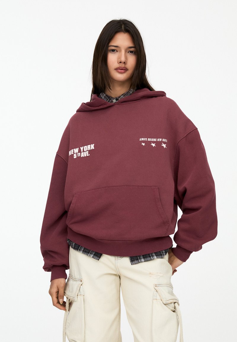 PULL&BEAR - STAR  - Felpa con cappuccio - dark red, Ingrandire