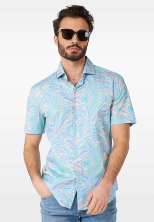 Camicia a maniche corte in tessuto leggero con un motivo astratto a spirale multicolore nei toni del blu, rosa e verde. Collo classico e bottoni.