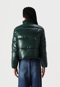 ONLY ONLSKY SHORT PUFFER - Veste d'hiver - scarab