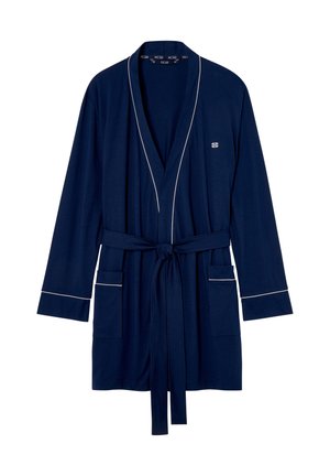 Marineblå badekåbe lavet af blødt stof, med sjalskrave, lange ærmer med hvide kanter, to forlommer og et matchende bælte.