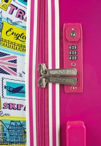 SKPAT LONDON - Juego de maletas - fucsia