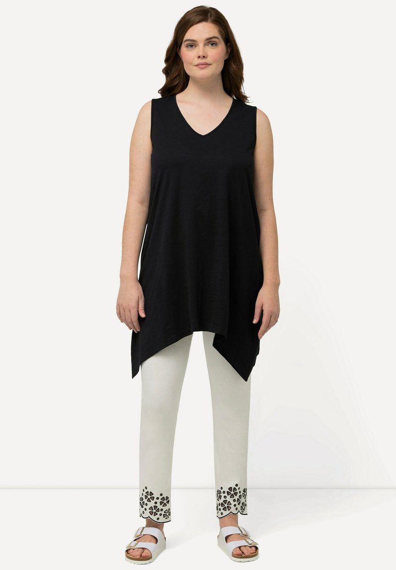 Ulla Popken LONGLINE  PUNTZOOM  V-HALS MOUWLOOS - Top - black