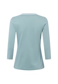 Hellblaues Langarmshirt aus weichem Stoff. Es verfügt über einen runden Ausschnitt und einen leicht ausgestellten Saum mit einer glatten, gleichmäßigen Textur.