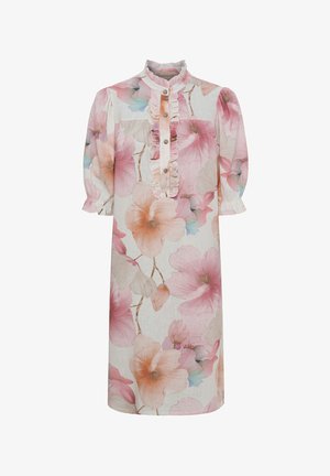 Midi-kjole med blomsterprint med pink og orange blomster, pufærmer, flæsekrave og knaplukning på en lys baggrund.