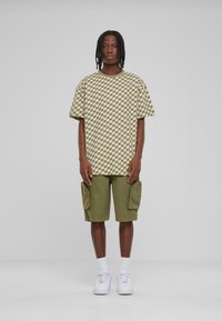 Urban Classics CHECK - T-shirt imprimé - khakicheck