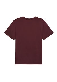 Camiseta corta de mangas en burdeos con cuello redondo y una textura suave, que presenta un diseño simple y sin adornos en la parte trasera.