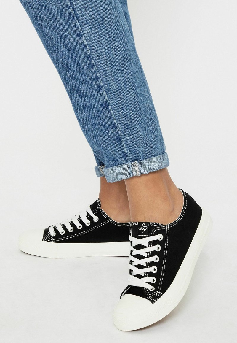 Lipsy LOW - Tossud - black canvas