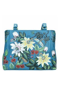 Blauwe leren handtas met ingewikkelde bloem- en insectontwerpen in verschillende kleuren. Gestructureerde vorm met twee schouderbanden.