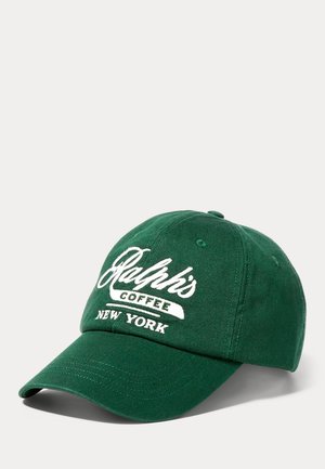 Casquette de baseball verte avec texte brodé blanc indiquant "Ralph's Coffee New York" à l'avant.