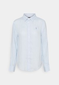 Ljusblå långärmad skjorta med knappar och spetsig krage samt en liten broderad logotyp på vänster bröst.