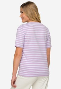 LAURASØN CLASSIC FIT - Triko s potiskem - soft lavender