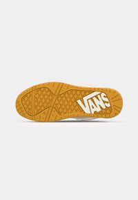 Vans đon uložak u narančastoj gumi s uzorkom, s istaknutim bijelim logotipom "VANS", teksturiranim za prianjanje i prianjanje.