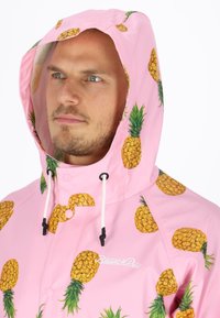 Blount & Pool MONSOON RAIN  - Regenjacke / wasserabweisende Jacke - pink pineapple