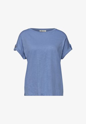 Top donna azzurro chiaro a maniche corte con maniche risvoltate fissate da pattine con bottoni e scollatura tonda.