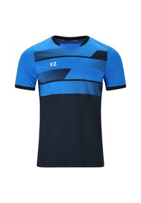 Blå och marinblå sporttröja, kortärmad, rundad hals, med horisontella ränder och en logotyp på bröstet. Tillverkad av lättviktig tyg.