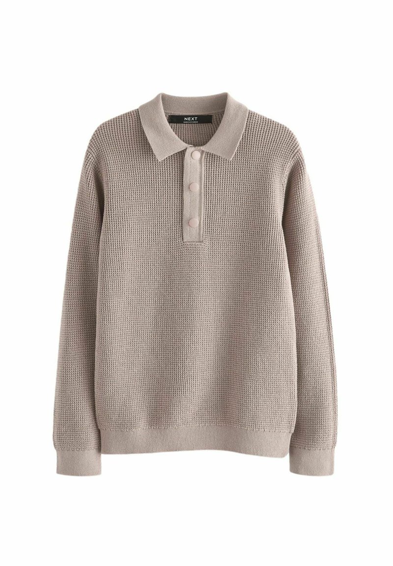 Suéter tejido en beige con cuello tipo polo, tres botones en el frente y mangas largas. Tejido texturizado y puños y dobladillo acanalados.