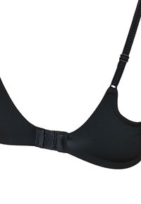 Schwarzer BH mit verstellbaren Trägern und Haken-Ösen-Verschluss am Rücken, glatte Stoffcups, fotografiert vor weißem Hintergrund.