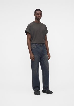 Wasted Paris, STITCH MANC PANT UNISEX - Торбести дънки - garage blue
