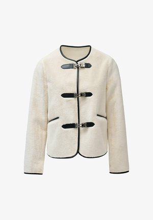 Veste en laine couleur crème avec un col rond, dotée d'accents en cuir noir, de trois fermetures à bascule et de poches frontales inclinées.