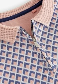 Next REGULAR FIT - Polotričko - pink jacquard