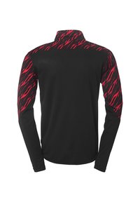 Langærmet sports T-shirt i sort med rød abstrakt mønster på ærmerne. Glat stof, oprejst krave og tætsiddende design.