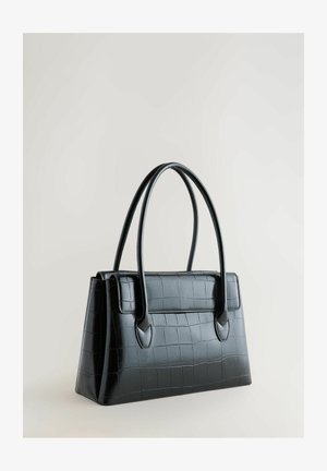 Must have mustat faux krokodillimustriga kott, millel on struktureeritud kuju, kahe kitsega käepidemed ja sile viimistlus. Omab esi-klappi ja ristküliku kujulist põhja.