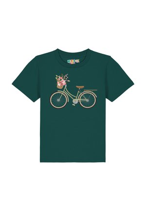 Tiefer Türkisfarbendes T-Shirt mit einem Grafikdesign eines Fahrrads mit einem Korb voller Blumen. Das Fahrrad ist hellgrün mit braunen Akzenten und einem detaillierten floralen Muster.