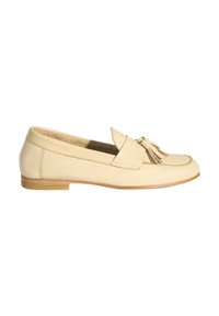 Beiger Lederloafer mit runder Spitze, dekorativem Quastendetail und niedrigem Holzabsatz. Weiche Innenausstattung für Komfort.