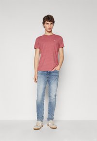Tommy Jeans JASPE C NECK  - Pamata T-krekls - regatta red