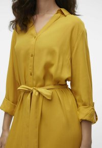 Vero Moda VMBUMPY  - Abito a camicia - golden spice