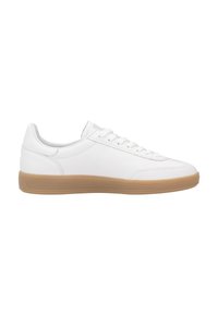 Baskets en cuir blanc avec une finition lisse, dotées d'une semelle extérieure en caoutchouc, d'une pointe ronde et d'un design classique à lacets.